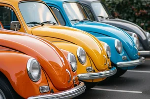 De 1950 a 2024, qual foi o carro mais vendido no Brasil e no mundo quando você nasceu?