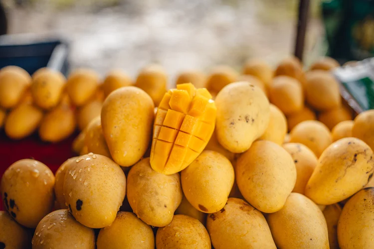 Manga é um dos alimentos abrangidos pela medida (Freepik)