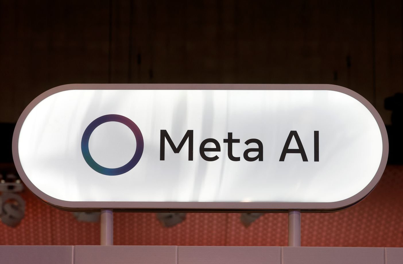 Meta 'rouba' mais um executivo de IA da Apple em meio a planos de pausar contratações