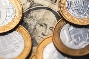 Imagem referente à matéria: Com prisão de Bolsonaro, dólar tende a subir no curto prazo, afirmam especialistas