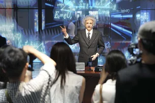 China abre loja de robôs com modelos para o lar, cães robóticos e até réplica de Einstein