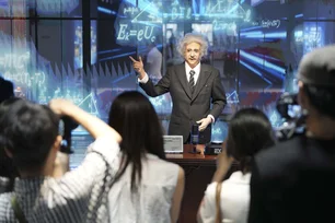 Imagem referente à matéria: China abre loja de robôs com modelos para o lar, cães robóticos e até réplica de Einstein