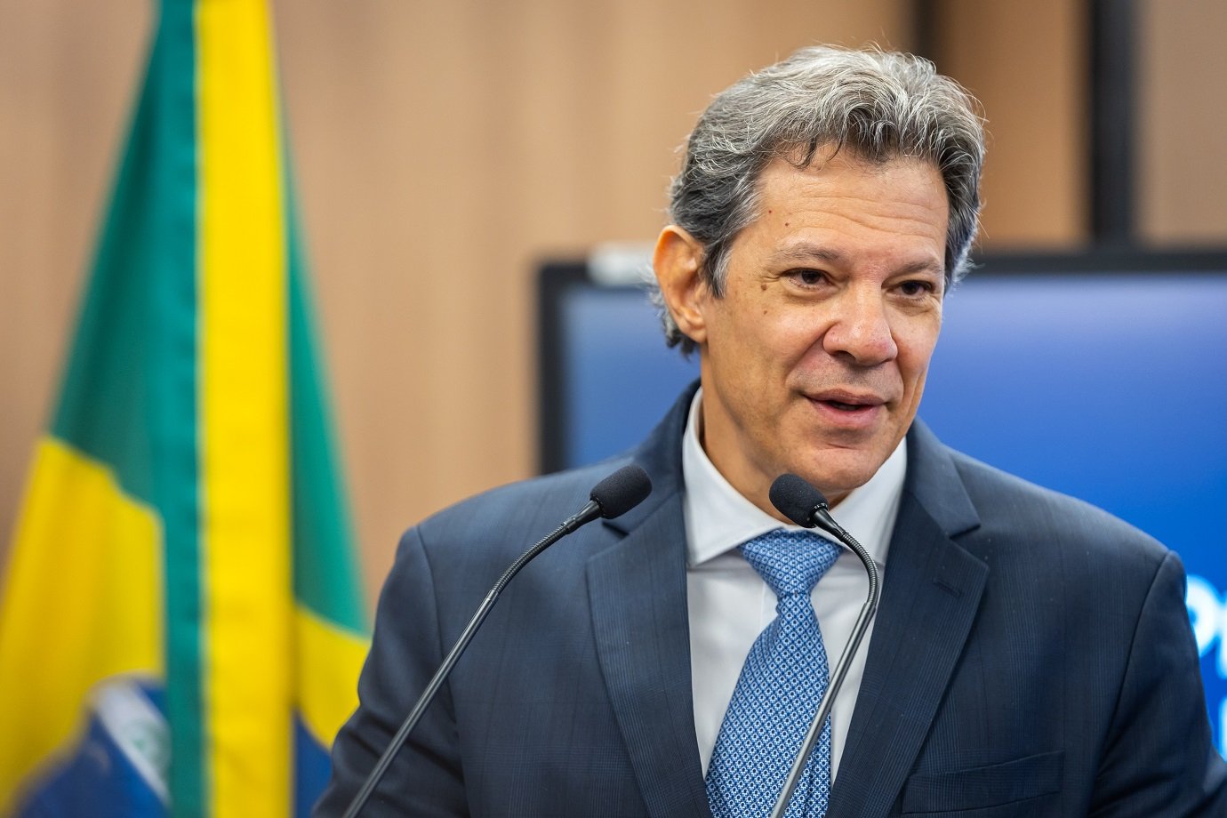 Câmbio a R$ 5,30 abre espaço para queda de juros nos próximos meses, diz Haddad