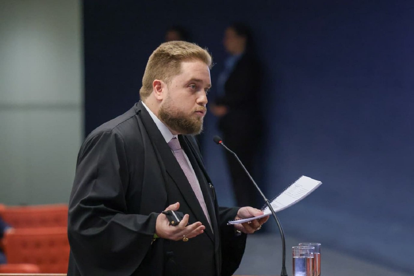 Defesa de Heleno cita 'excesso de documentos' e perguntas de Moraes para pedir nulidade da ação
