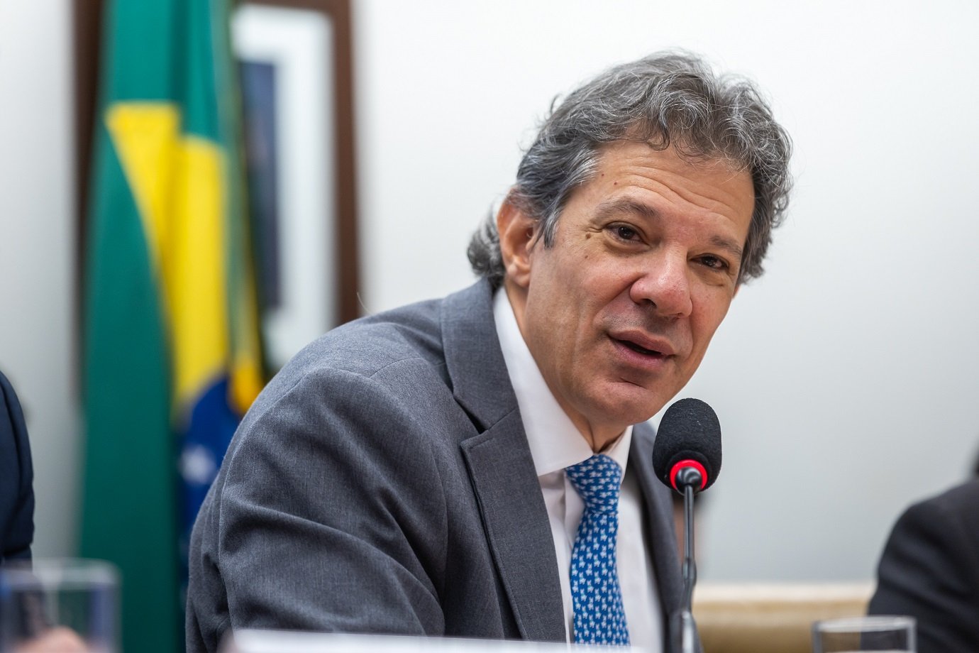 Haddad diz que é 'loucura' atrelar votações de anistia e isenção do IR para quem ganha até R$ 5 mil