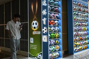 Tarifas dos EUA desaceleram produção chinesa de artigos para a Copa de 2026