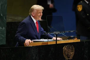 Trump anuncia tarifa de 100% sobre a China