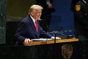 Imagem referente à matéria: Trump anuncia tarifa de 100% sobre a China