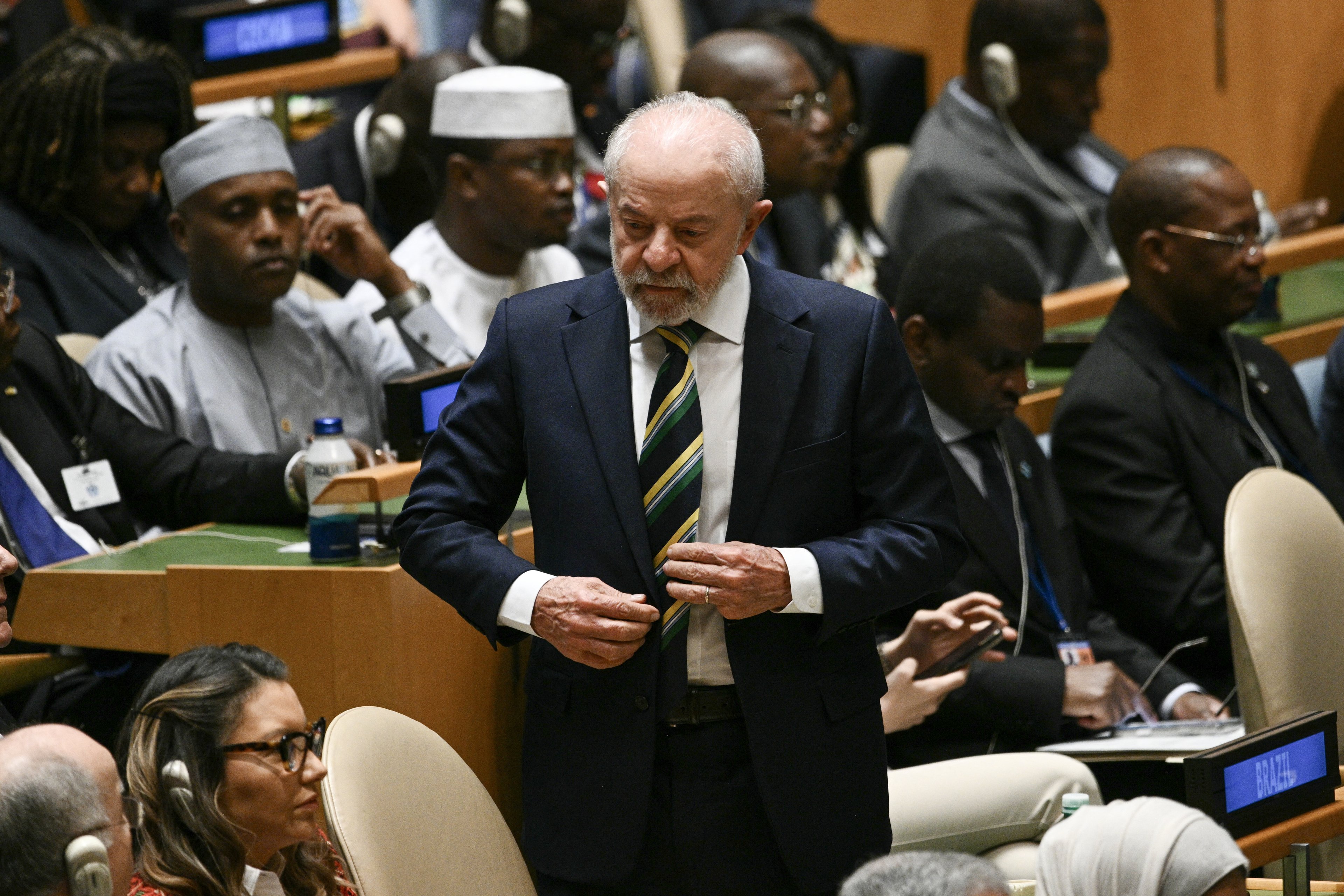 Lula terá de ceder em etanol e minerais críticos para tentar reverter tarifas de Trump, diz Eurasia