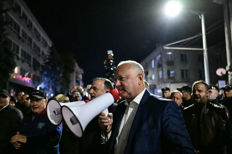 Moldávia: vitória do partido pró-europeu reacende tensão com bloco pró-Rússia e provoca protestos no país. (Daniel MIHAILESCU / AFP)