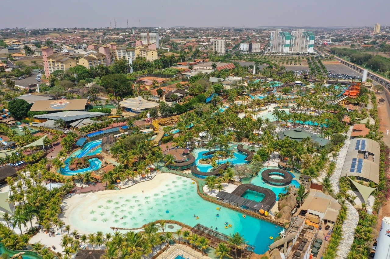 No interior de SP, o 2º maior parque aquático do mundo fatura R$ 240 milhões e investe sem parar
