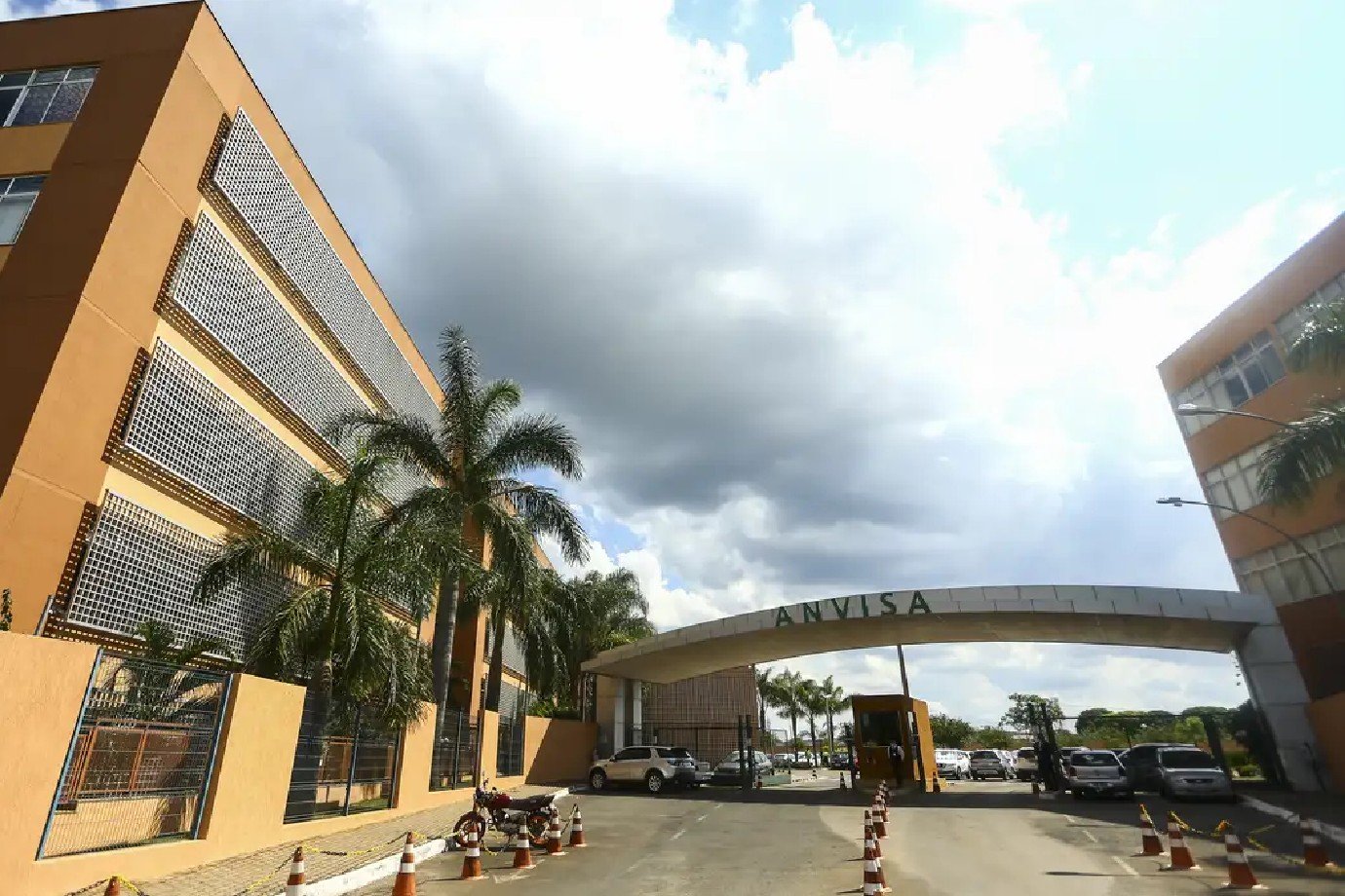 Anvisa suspende diurético bastante usado em hospitais após suspeita de presença de caco de vidro