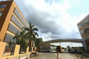 Anvisa suspende diurético bastante usado em hospitais após suspeita de presença de caco de vidro