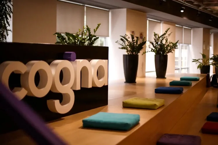 Cogna: a maior do setor de educação, a companhia conduziu um grande turnaround na gestão, com redução de dívida e aumento de tíquete médio por aluno (Cogna/Divulgação)