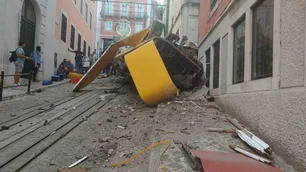 Imagem referente à matéria: Elevador da Glória descarrilha em Lisboa e deixa ao menos três mortos e cerca de 20 feridos