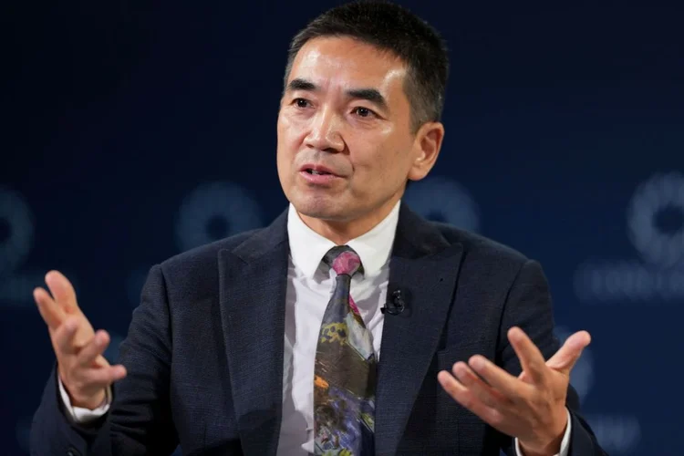 CEO da Zoom, Eric Yuan, afirma que IA pode permitir semana de trabalho de três dias, automatizando tarefas repetitivas