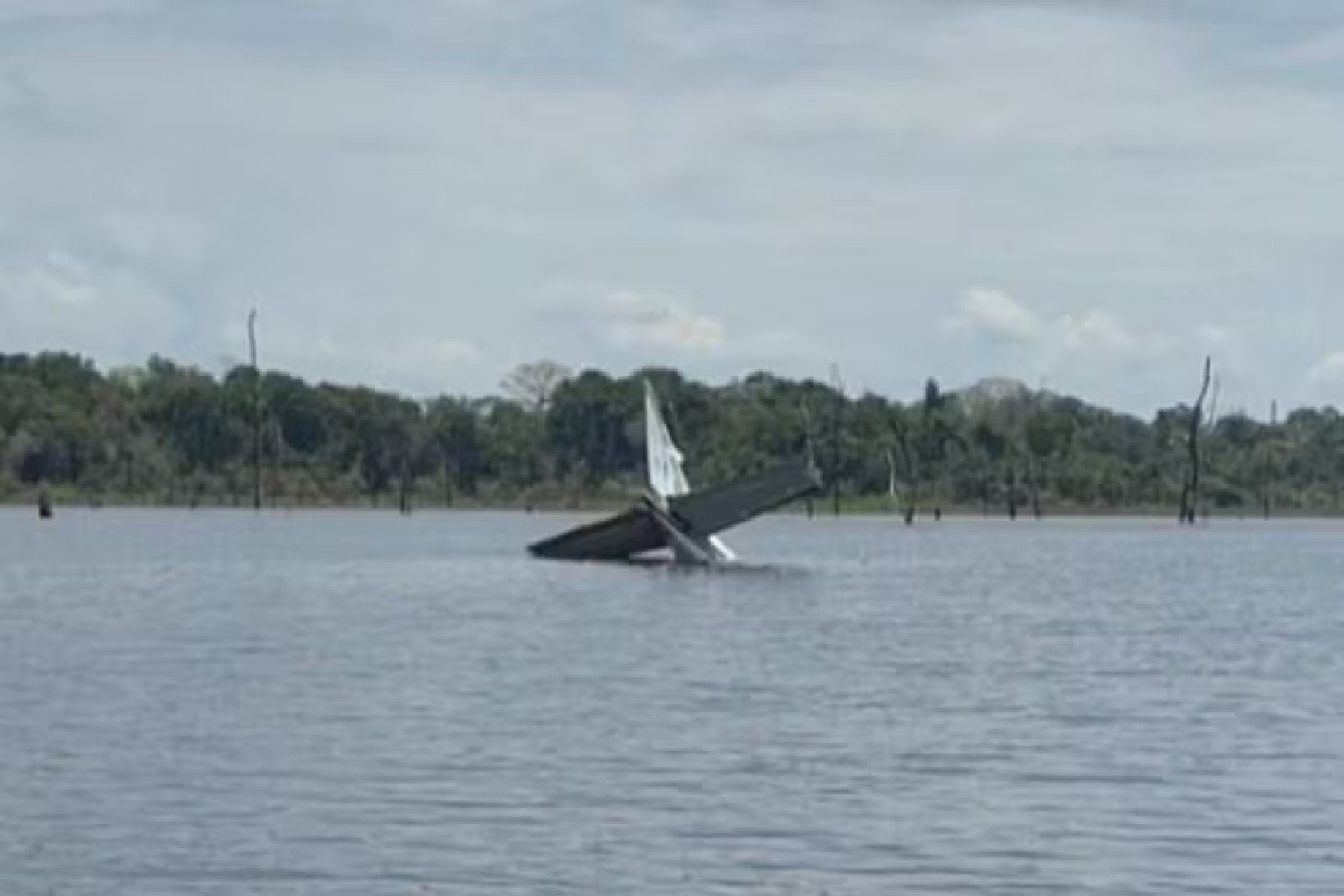 FAB intercepta avião vindo da Venezuela com 380kg de droga
