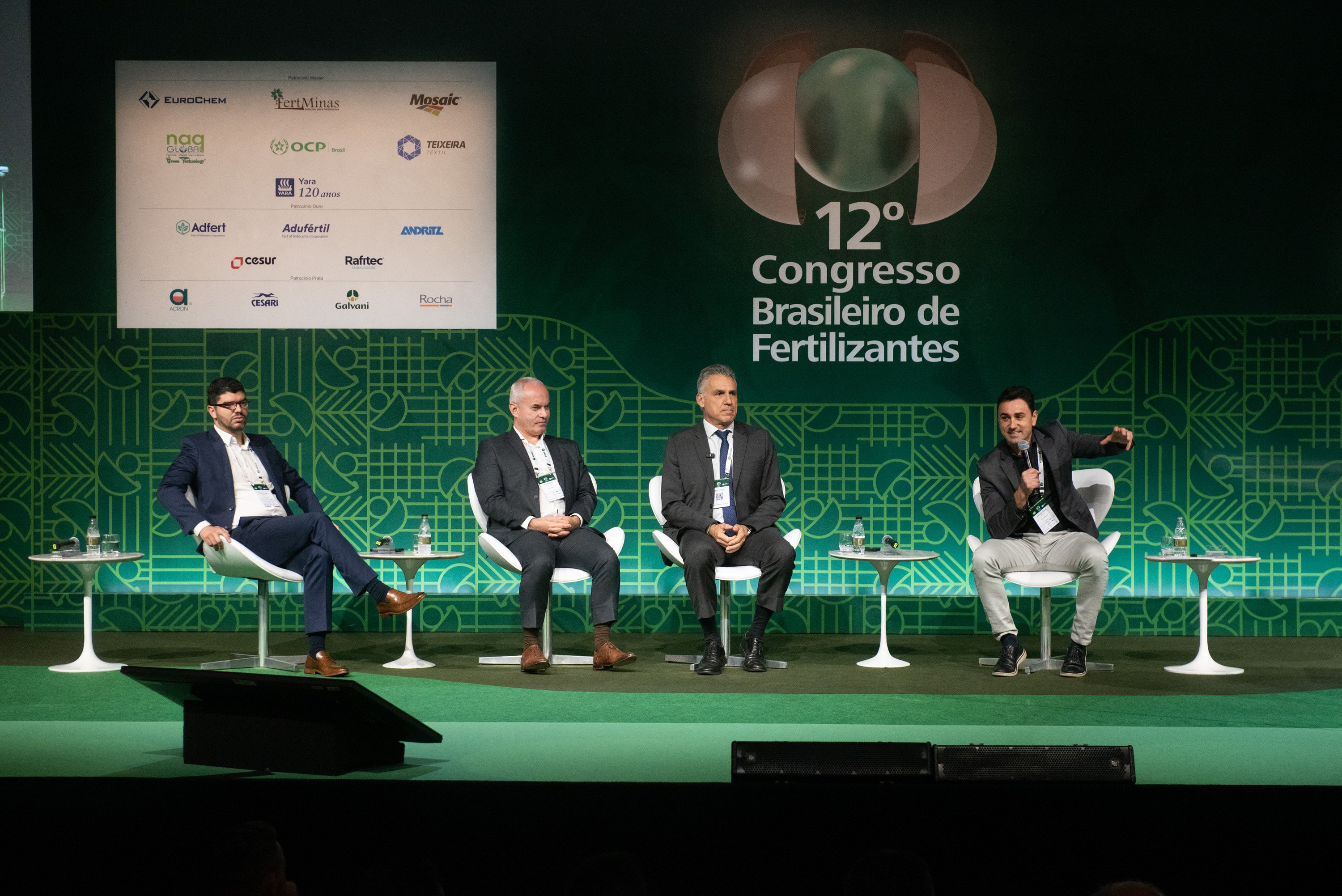Com Selic a 15%, agronegócio avança com cautela e setor de fertilizantes ganha oportunidade