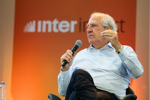 Imagem referente à matéria: Brasil encomenda crise futura ao manter juros altos por tanto tempo, diz Rubens Menin