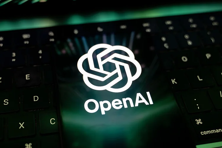 Avaliação inédita da OpenAI indica que modelos avançados de IA estão cada vez mais próximos de replicar trabalhos humanos em setores-chave da economia (Getty Images) (Getty Images)