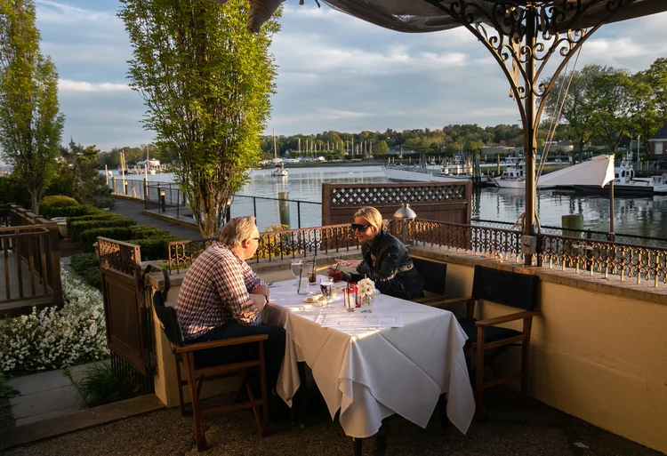 Restaurante em Greenwich, local que tem chamado a atenção dos milionários que querem ficar perto de NY (Getty Images)