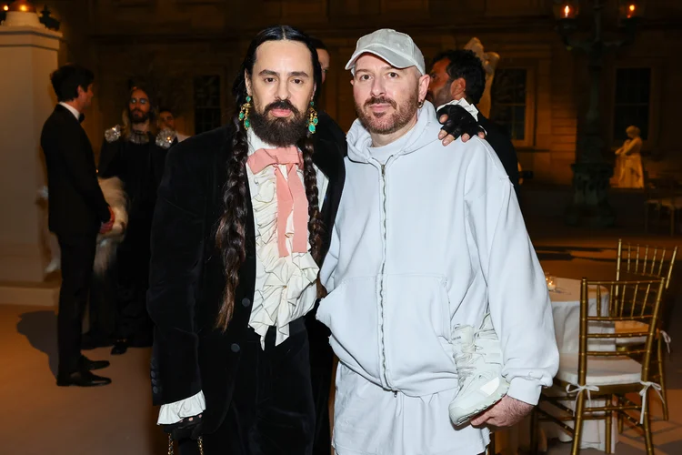 Troca de cadeiras: Alessandro Michele, ex-diretor criativo da Gucci, hoje na Valentino e Demna Gvasalia, ex-diretor criativo da Balenciaga, hoje na Gucci (Arturo Holmes/MG23/Getty Images for The Met Museum/Vogue/Getty Images)