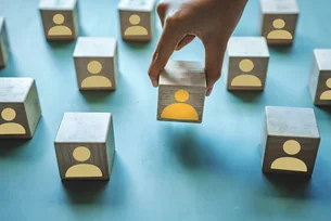 Quais são as principais características de um trabalho?