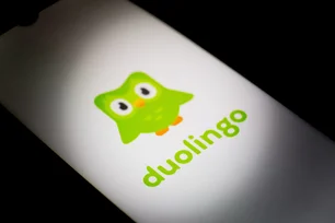 Imagem referente à matéria: Para ampliar oportunidades profissionais, Duolingo anuncia integração do Duolingo Score com LinkedIn