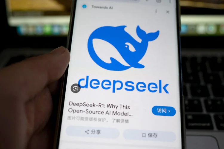 Conduzido pela empresa de cibersegurança dos EUA CrowdStrike, experimento consistiu no envio de solicitações quase idênticas para a DeepSeek pedindo ajuda para escrever programas em inglês (Getty Images)