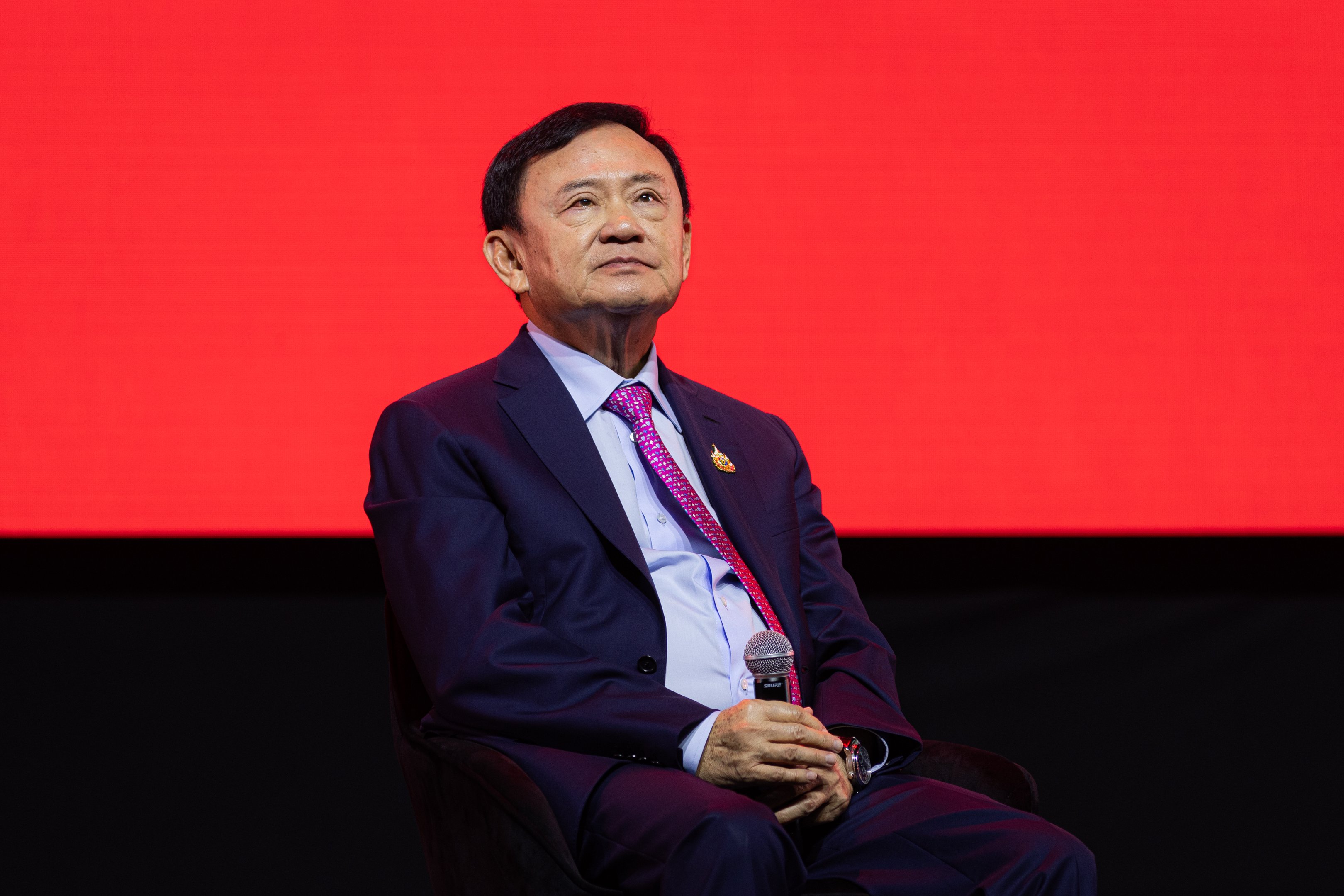 Ex-primeiro-ministro da Tailândia, Thaksin Shinawatra, é condenado a um ano de prisão