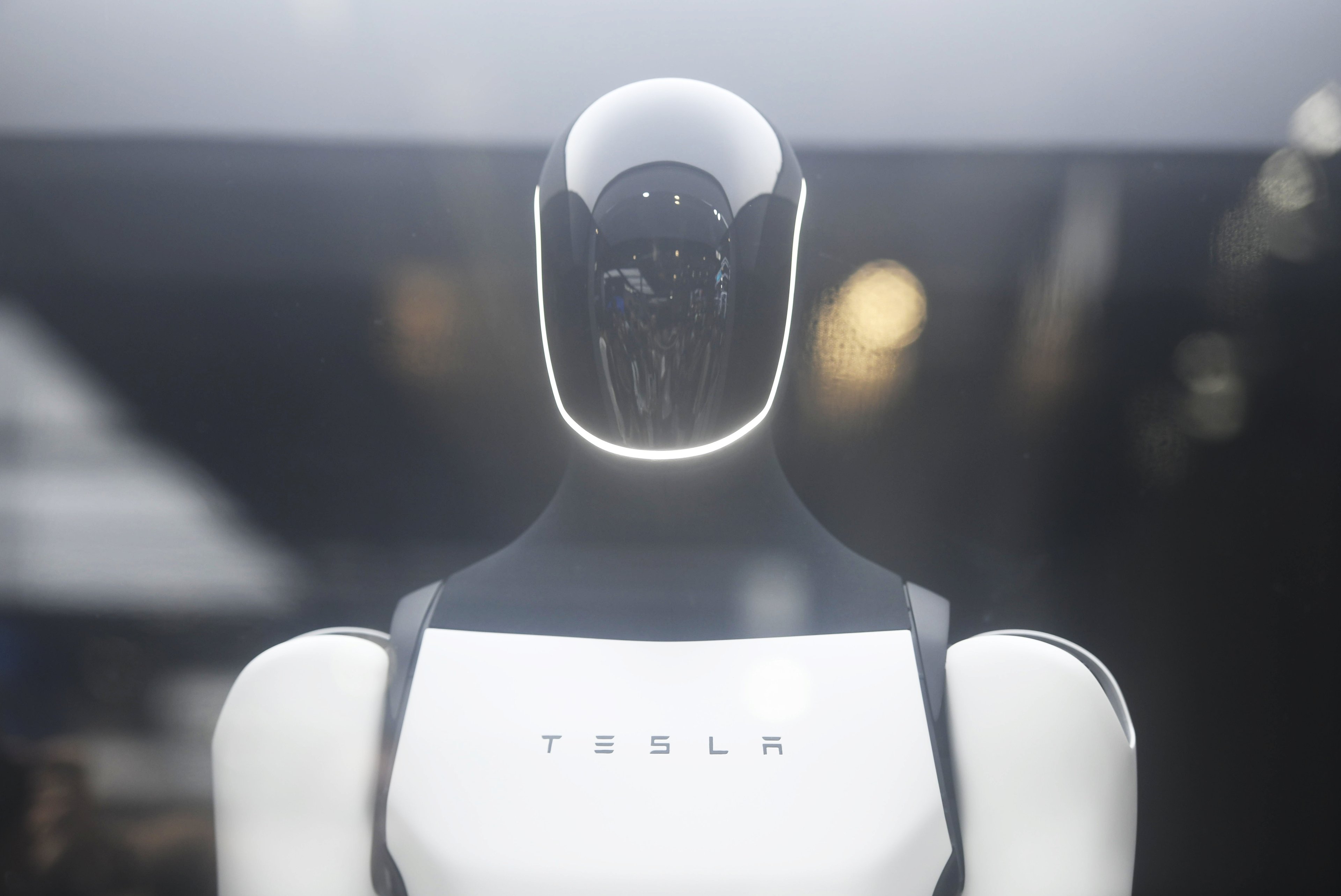 A grande aposta de Musk: conheça Optimus, robô humanoide que lidera o plano de crescimento da Tesla
