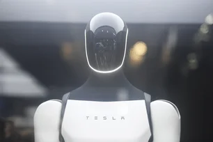 Imagem referente à matéria: A grande aposta de Musk: conheça Optimus, robô humanoide que lidera o plano de crescimento da Tesla