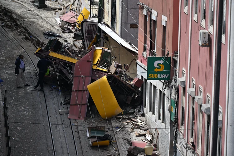 LISBON, PORTUGAL - SEPTEMBER 04: Rescuers and firefighters operate at the scene after the Gloria funicular cable railway derailed in Lisbon, Portugal, 04 September 2025. At least 17 died in the derailment, with emergency services reporting that 20 were injured and others are still trapped at the scene. (Photo by Zed Jameson/Anadolu via Getty Images) (Zed Jameson/Anadolu via Getty Images)