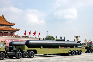 Imagem referente à matéria: Desfile militar da China destaca mísseis balísticos, drones submarinos e novas armas a laser