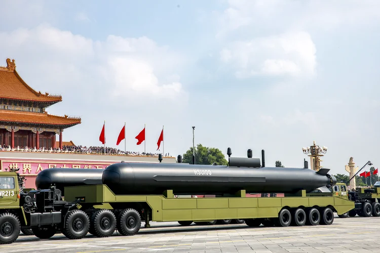 Desfile militar da China: novas armas, como drones submarinos e mísseis nucleares, demonstram o crescente poderio militar do país. (VCG/VCG via Getty Images)