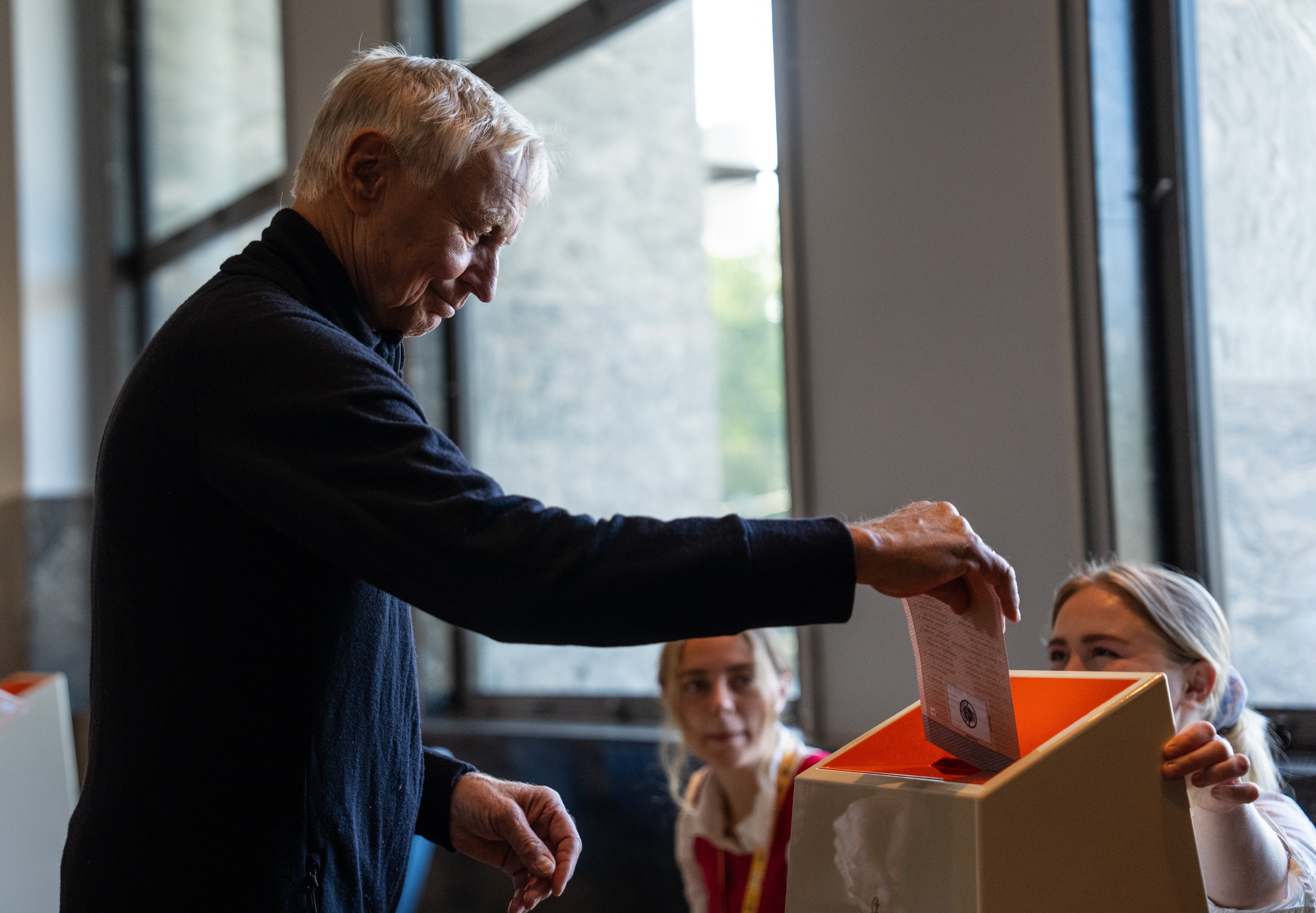 Coalizão governista de esquerda vence eleições na Noruega, com 54% dos votos apurados