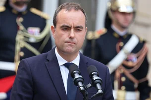Novo primeiro-ministro da França promete romper com o passado em meio a protestos