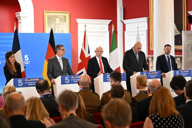 Guerra Ucrânia: ministros da Defesa de França, Alemanha, Reino Unido, Itália e Polônia em coletiva em Londres, 10 de setembro de 2025 (CHRIS J RATCLIFFE/AFP/Getty Images)