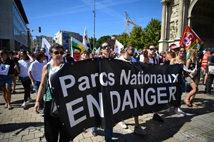 Sindicatos convocam novos protestos contra Macron na França