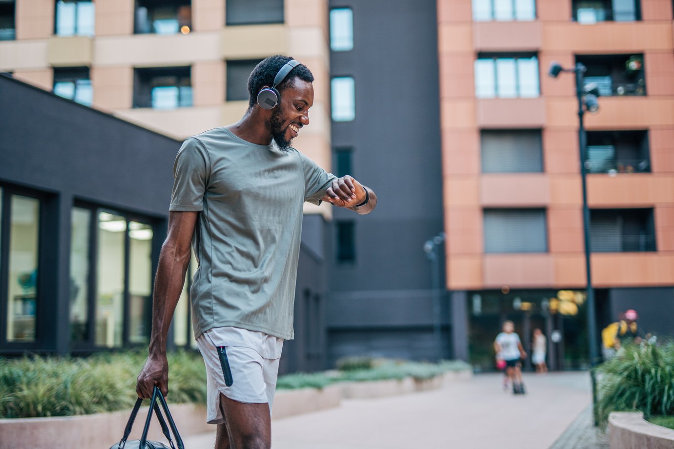 Athleisure por completo: acessórios fitness acompanham a rotina dos brasileiros