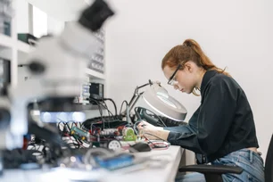 Imagem referente à matéria: Automação e IA aumentam produtividade em até 20% nas empresas, aponta estudo
