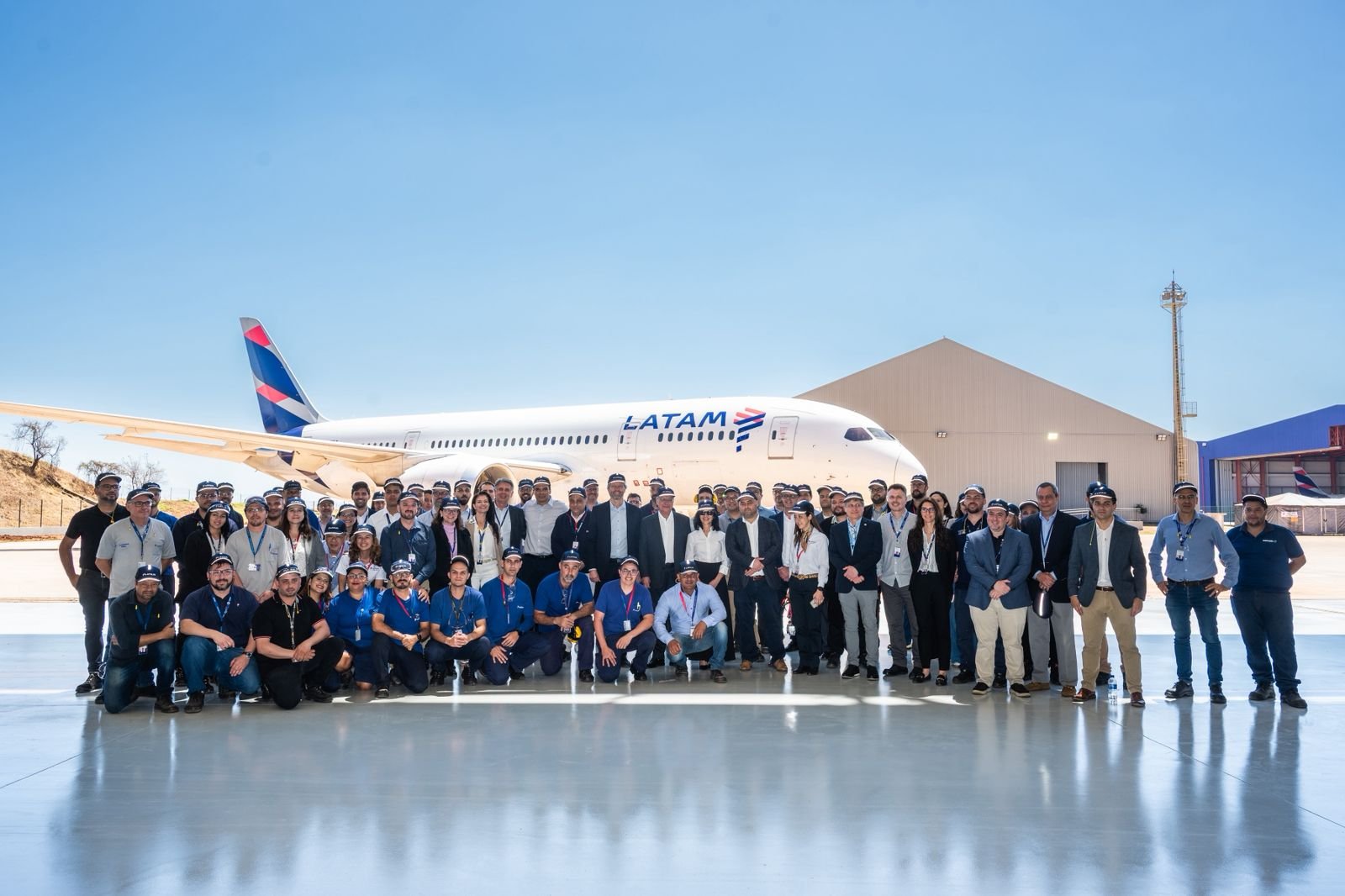 Latam planeja até 30 novos destinos no Brasil com encomenda de jatos da Embraer