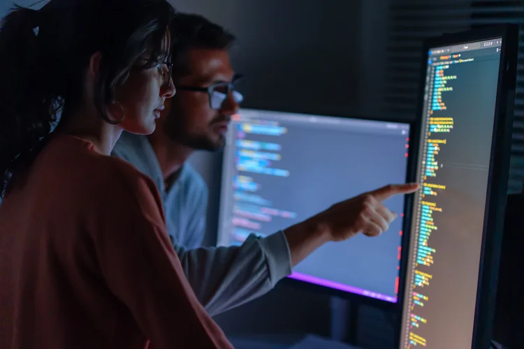Maior banco do mundo aposta US$ 18 bilhões por ano em tecnologia e já testa IA para automatizar processos e criar “concierges digitais” para clientes (Getty Images). (Getty Images)