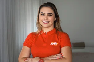 Ela começou como vendedora. Hoje, transforma a gestão de pequenas farmácias — e fatura R$ 1,3 bilhão