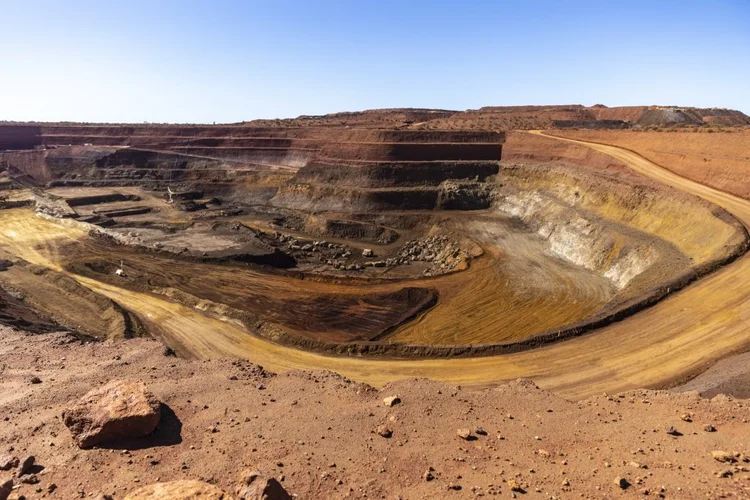 Mina de Mount Weld, da Lynas: empresa dispara 97% no trimestre com corrida por terras raras (Lynas/Divulgação)
