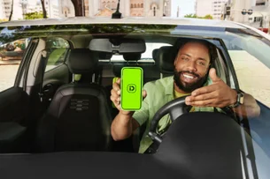 Enquanto Uber trava disputas, inDrive cresce com modelo transparente entre motorista e passageiro
