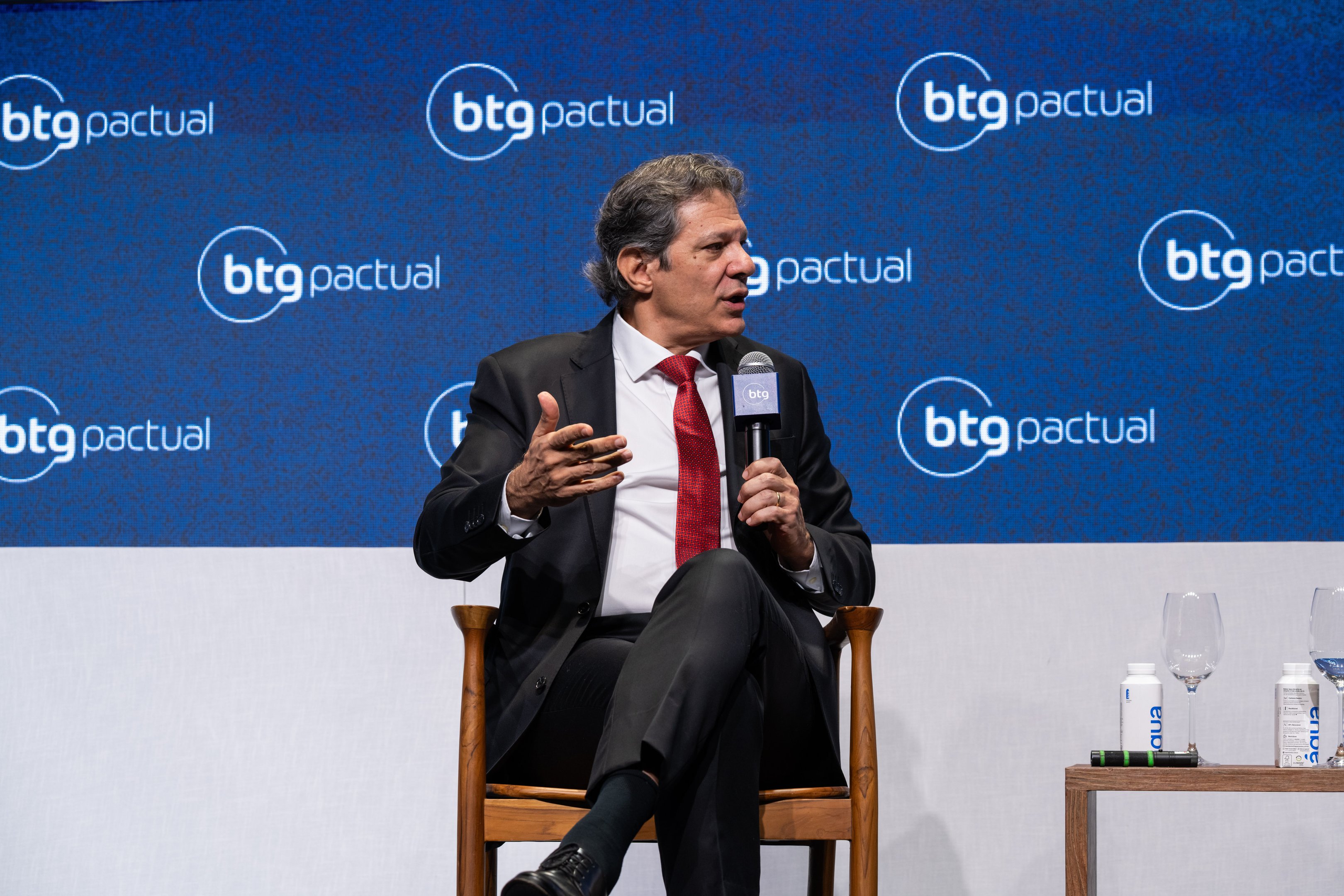 Dinheiro emprestado para a Argentina está vindo para o Brasil, diz Haddad