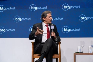 Dinheiro emprestado para a Argentina está vindo para o Brasil, diz Haddad