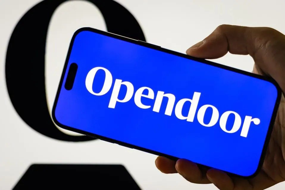 Opendoor vê ações dispararem 79% com retorno de cofundadores e novo CEO