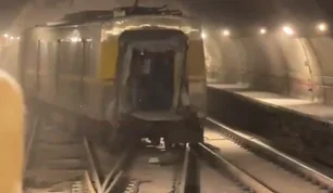 Imagem referente à matéria: Trem da Linha 4-Amarela descarrila e parte ao meio em São Paulo